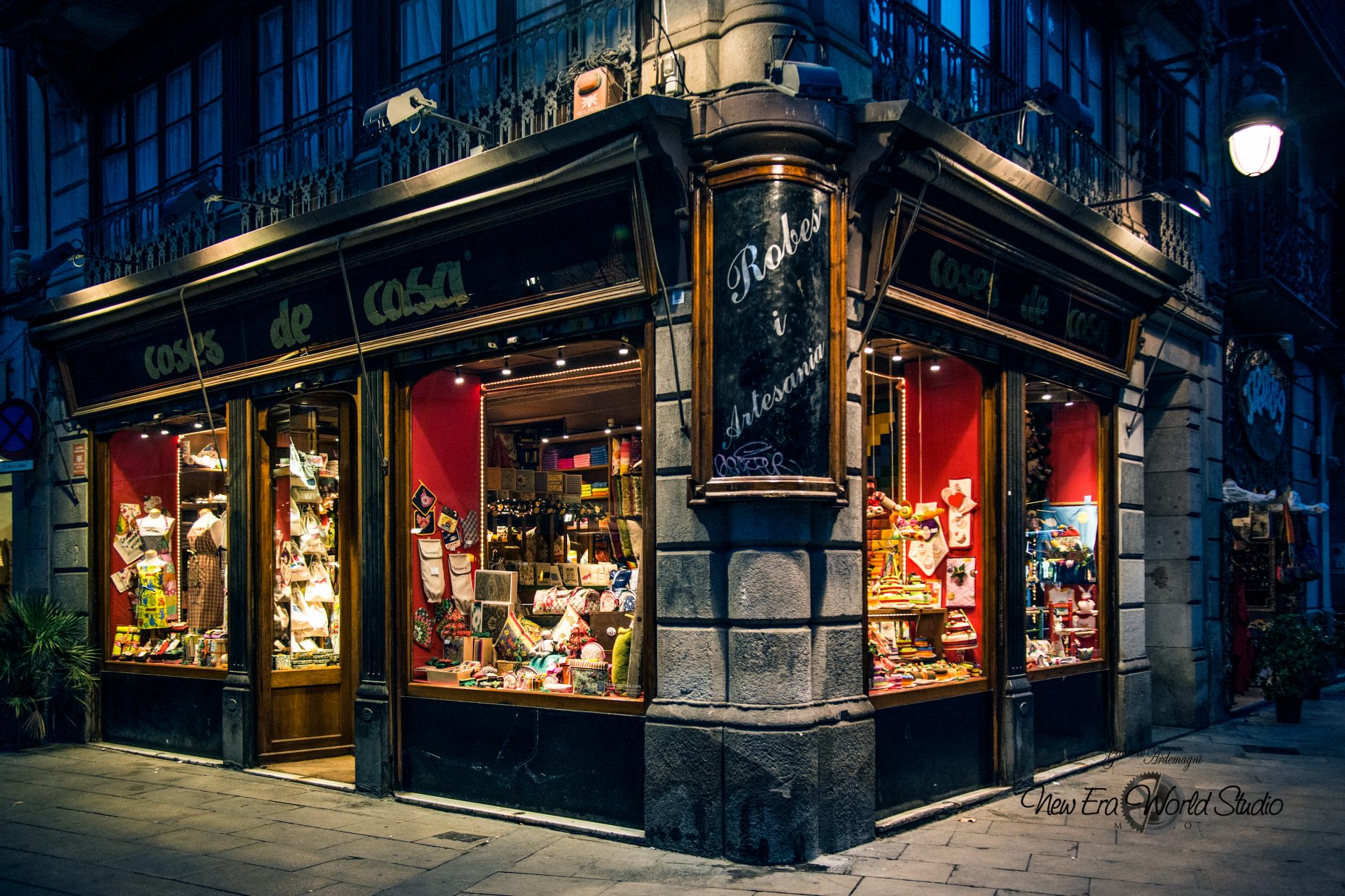 old vintage shop Barrio Gotico Barcelona Spain Foto by Gabriele Ardemagni